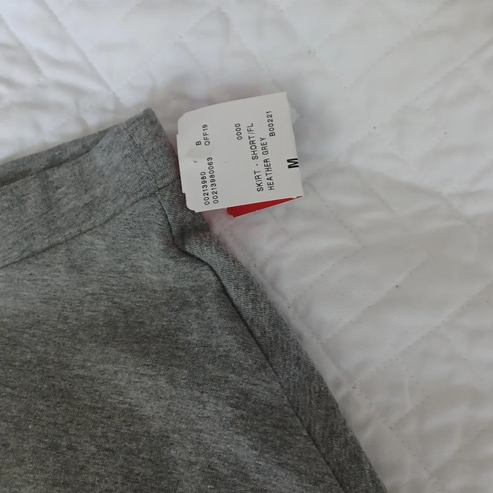 FOREVER 21 Mini skirt/Skater Skirt Size Med, grey